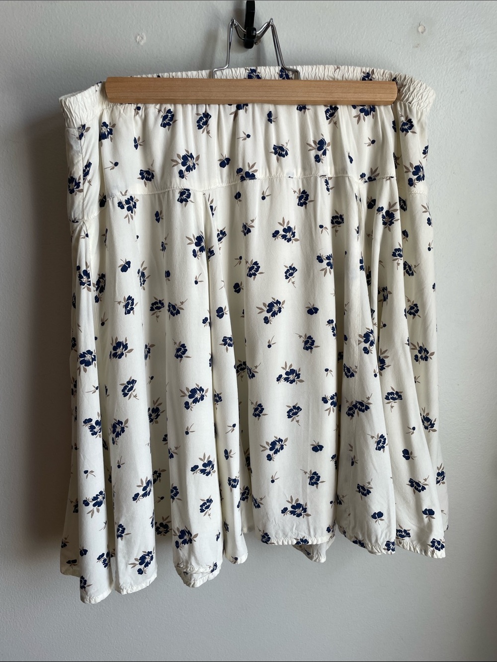 Old Navy Cream A-Line Skirt with Navy Floral Print